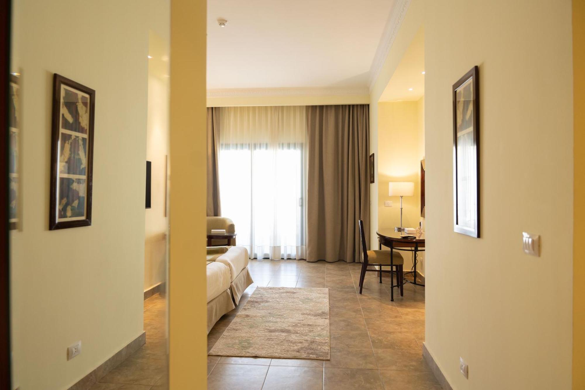 Swiss Inn Plaza Hotel 6th of October City Exterior foto